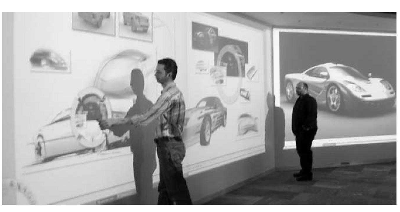 Figure 23. Using the Frisbee with Sketchboard on a 20-foot display (from Khan et al., 2004). Note. The frisbee consists of a telescope and a target. The target pink ring (top right) can be panned and scaled by using controls, under the users hand, on the pink ring in the telescope (bottom left).